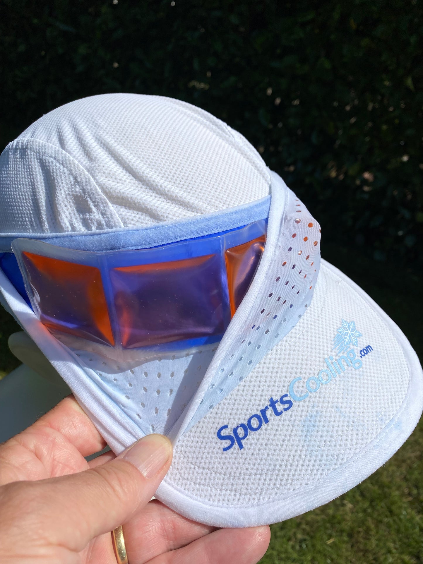 SportsCooling Cap + integrated neck-cooling + 4x insert 0ºC (32ºF) + 1x insert 6ºC (43ºF) + 1x insert 15ºC (59ºF)
